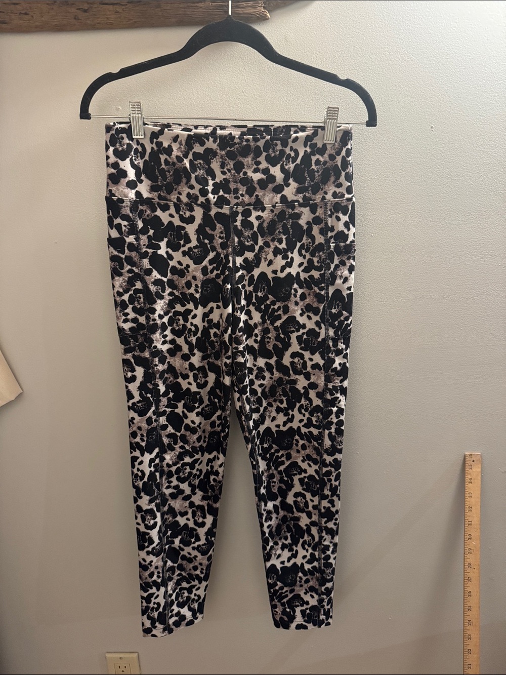 Marika Leopard-Print High Waist Leggings in Black and Cream women’s L